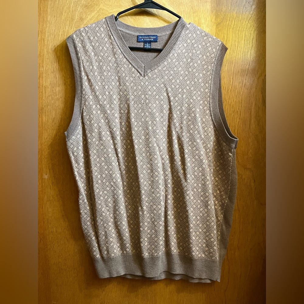 Roundtree & Yorke Tan V-Neck Sweater